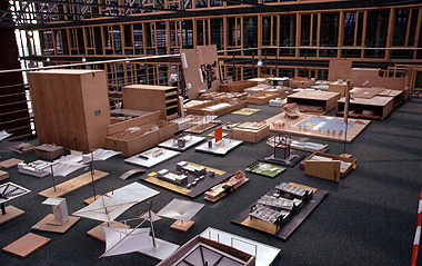 Die für die Expo angefertigten Architekturmodelle im Global House (August 1999)