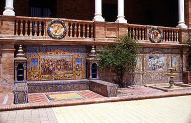 Ein Detail der Plaza de Espana: Jeder spanische Region ist eine gekachelte Nische gewidmet