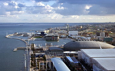 Blick vom Vasco Da Gama-Turm auf das Expogelände im Mai 2000.